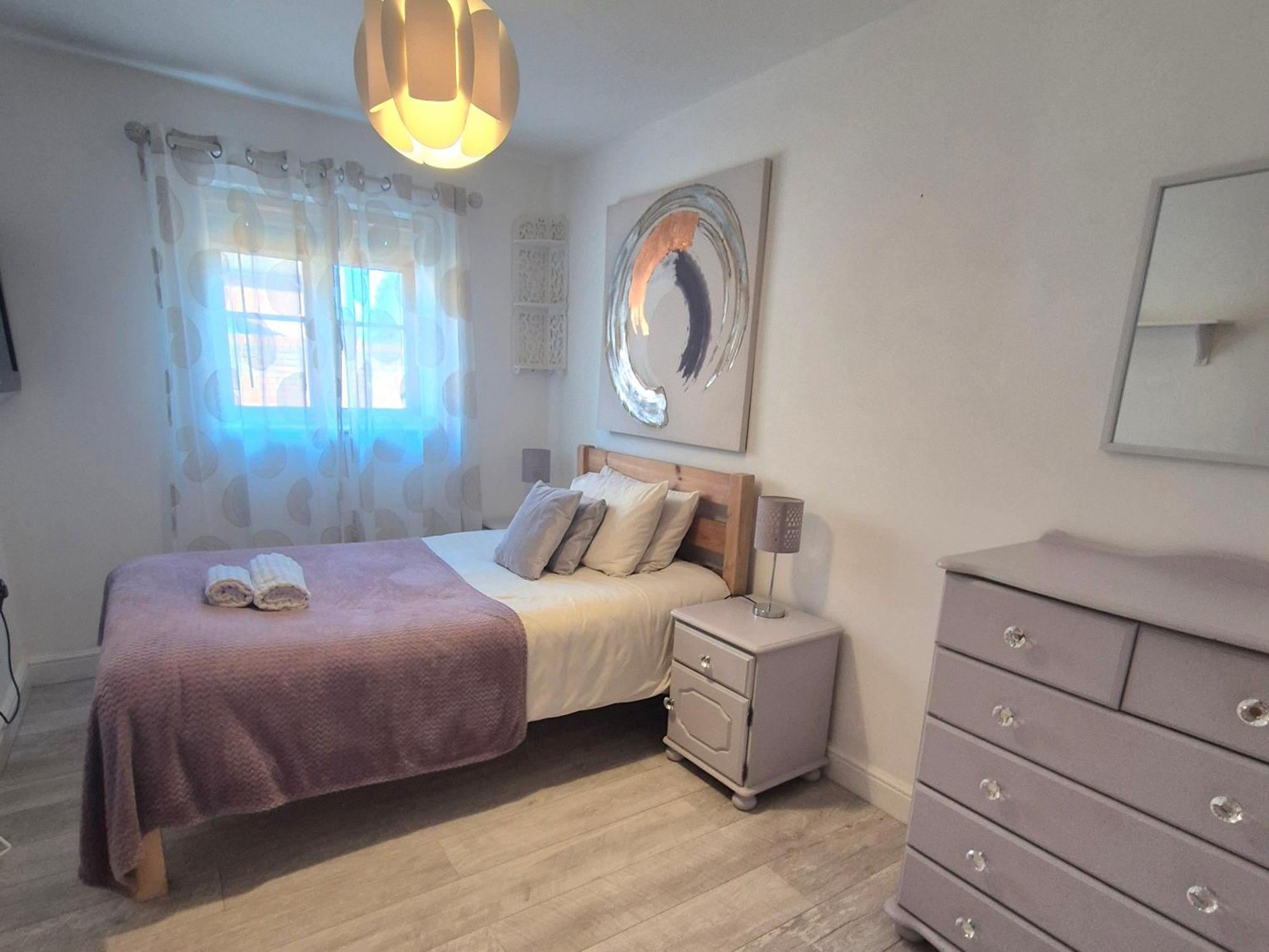 Spacious Two Bedroom Apartment With One Parking Space 泰姆 外观 照片