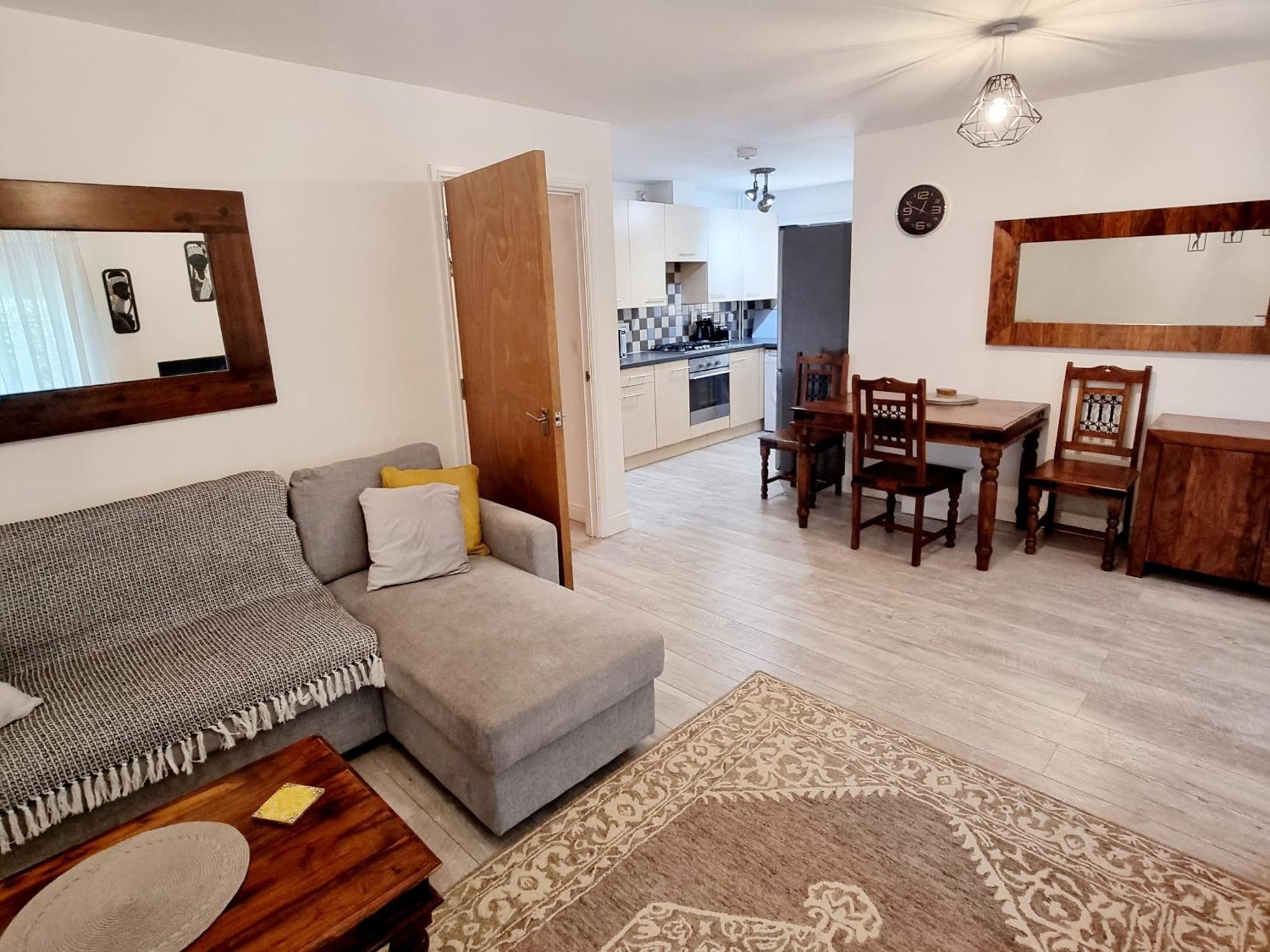 Spacious Two Bedroom Apartment With One Parking Space 泰姆 外观 照片