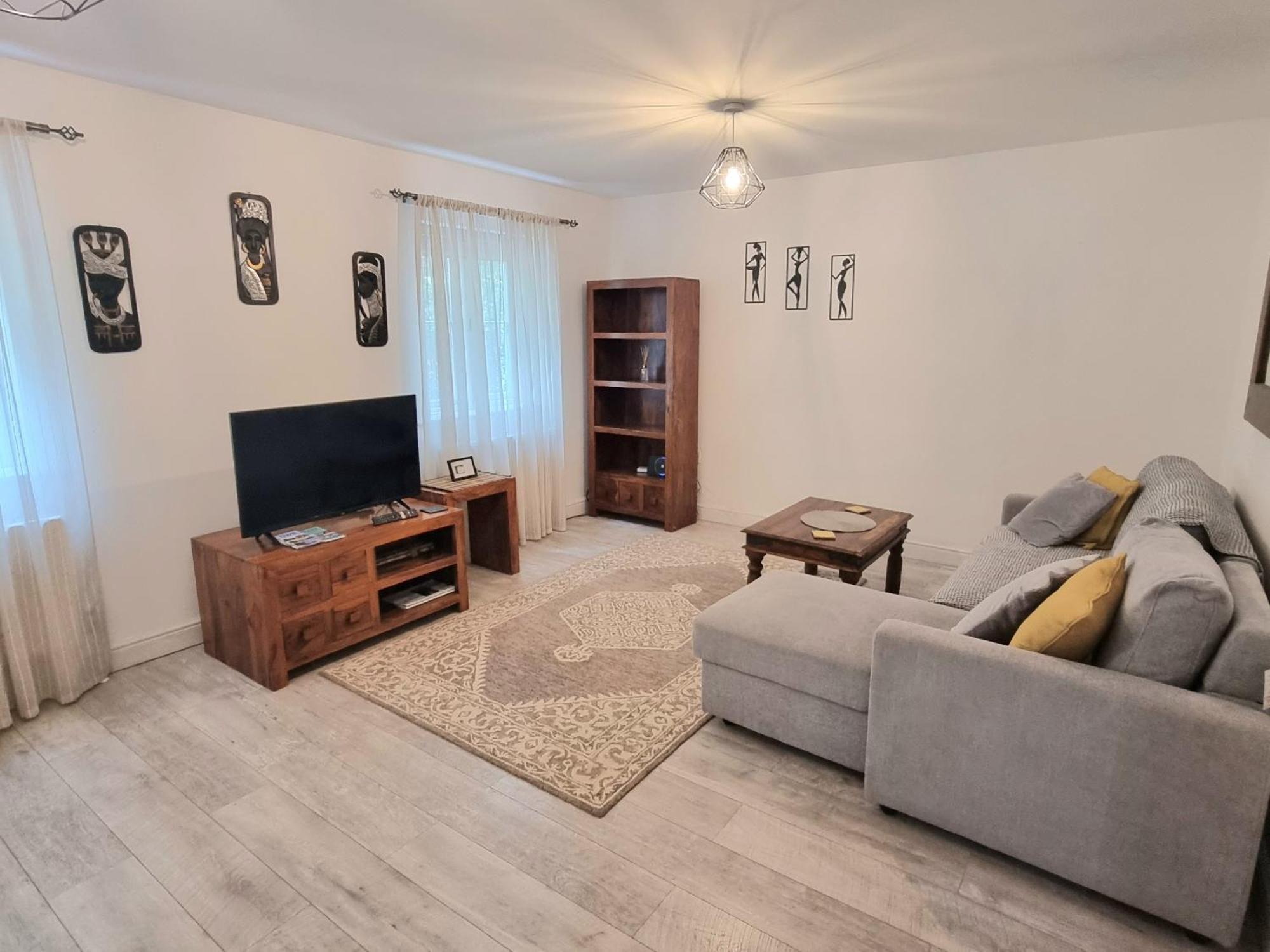 Spacious Two Bedroom Apartment With One Parking Space 泰姆 外观 照片