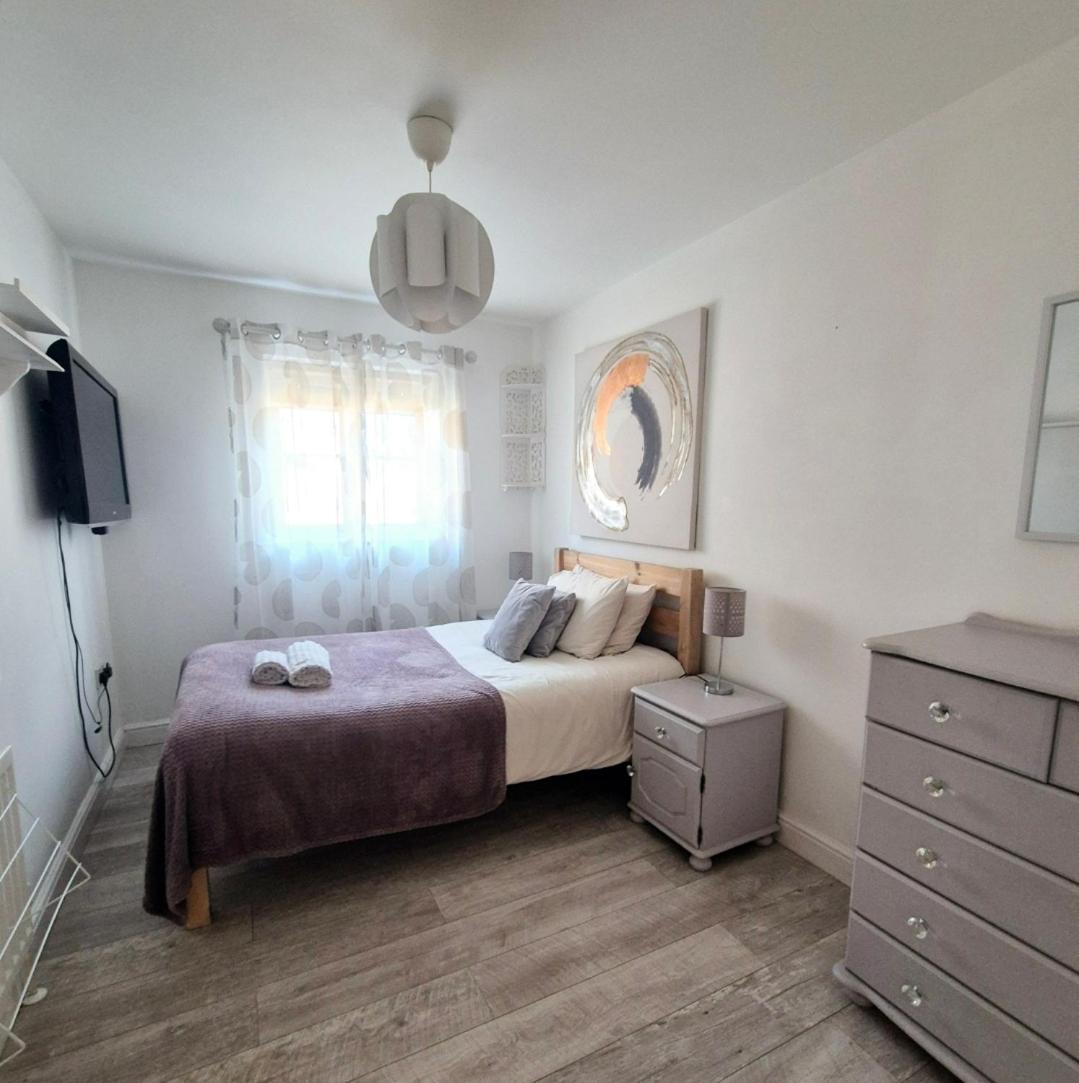 Spacious Two Bedroom Apartment With One Parking Space 泰姆 外观 照片